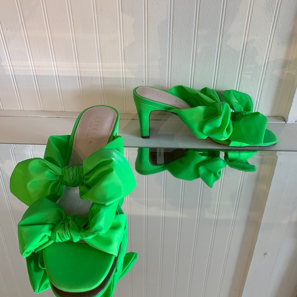 Brand new Cecelia kitten heels in Classic Green. - Picture 3 of 4